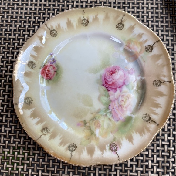 Vintage made in Germany roses ceramic plates. Small plates. 6". - Picture 2 of 16